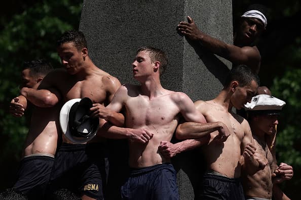 El trabajo en equipo es uno de los valores que se quiere enseñar con este ritual.