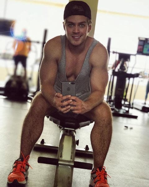 <b><a href="http://www.univision.com/programas/super-momentos-de-novela/polo-morin-pidio-que-respeten-su-vida-privada-y-preferencias-sexuales-fotos">Polo</a></b> ha seguido su carrera exitosamente con papeles juveniles dentro de las telenovelas, actualmente participa en 'Hijas de la luna'.