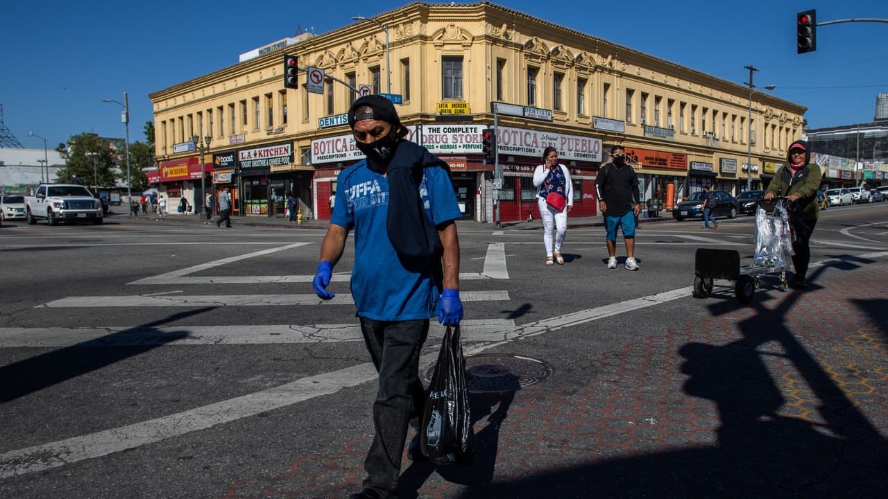 Sin dinero para la renta, los servicios y la comida: el duro golpe económico que ha dejado la pandemia en latinos