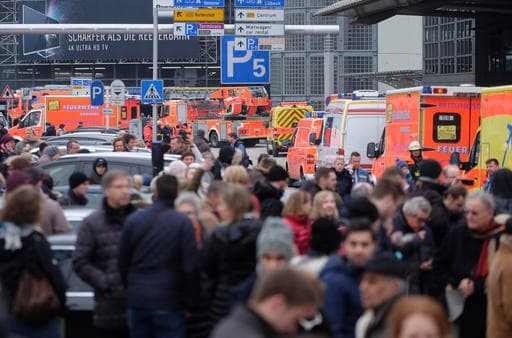 Cientos de personas fueron evacuadas del aeropuerto de Hamburgo.