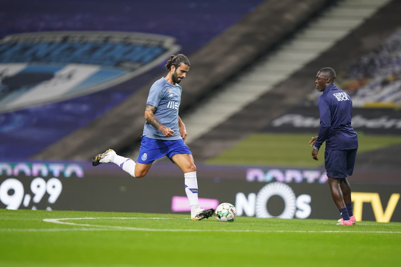 Castro (21’) adelantaba a los visitantes, Oliveira (45+1’) emparejó los cartones y Telles marcó dos penales (45+4’, 89’). Jesús Manuel Corona salió a los 87’ del partido.