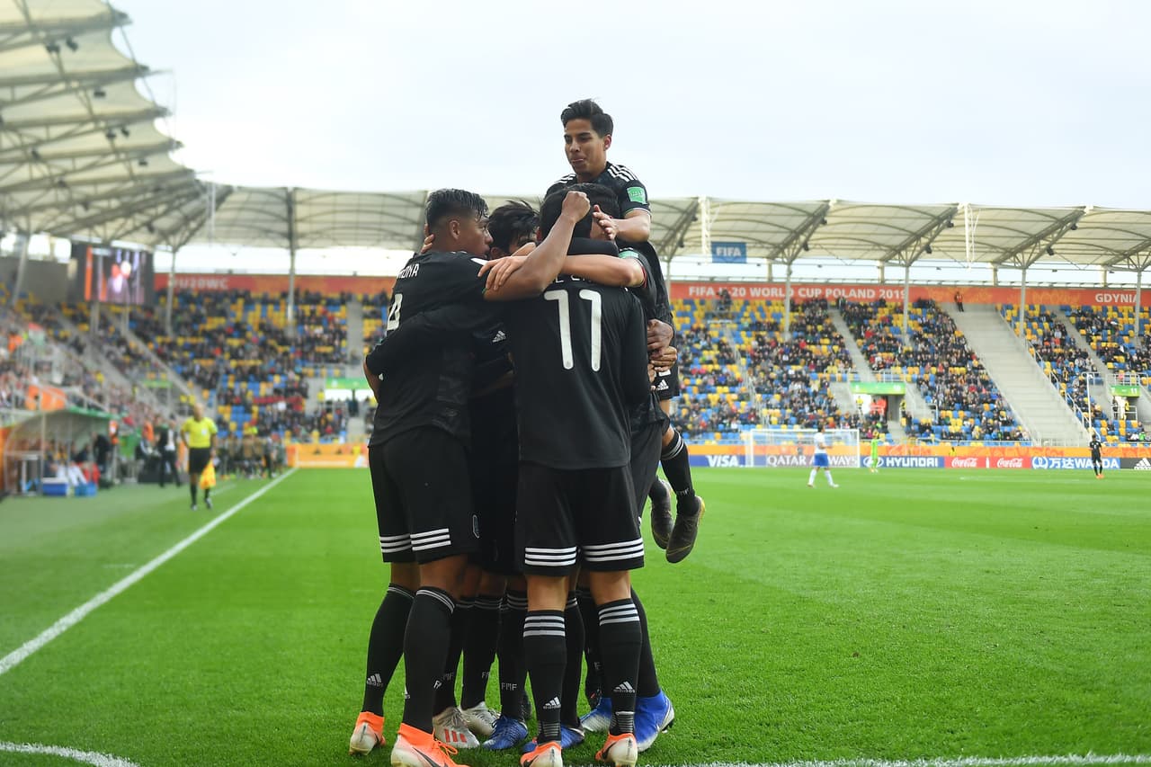 México cerraba el primer tiempo con un empate que era un gran premio luego de un mal comieno de juego contra Italia.