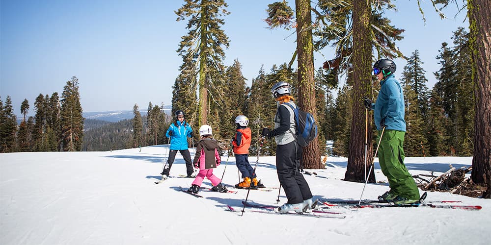 Si el invierno ha llegado, disfruta de la nieve en Yosemite a lado de tu familia y amigos con actividades como el esquí, snowboard, patinaje sobre hielo, snowshoeing y snow tubing.