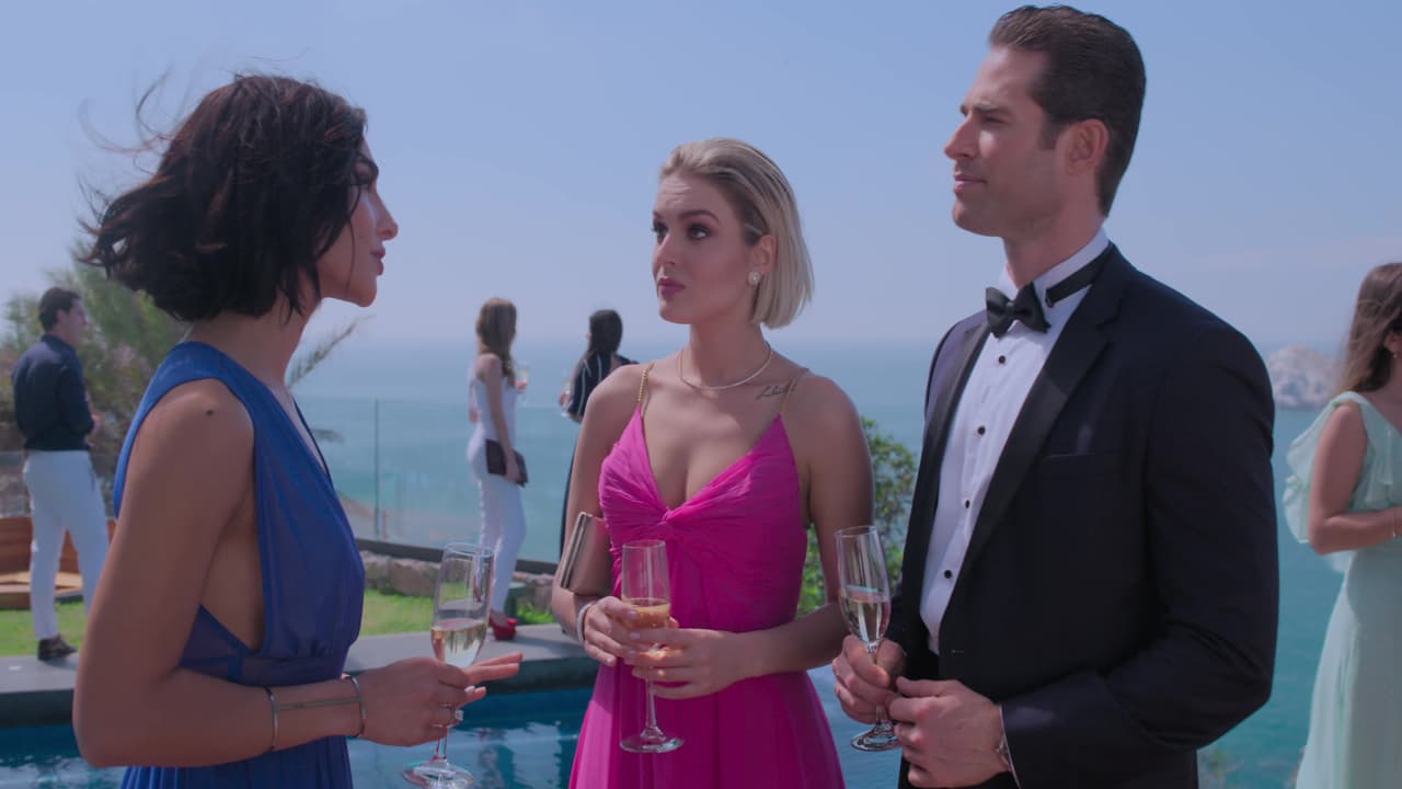 Karina invitó a Miguel a casa de Vanessa para hablar de negocios.