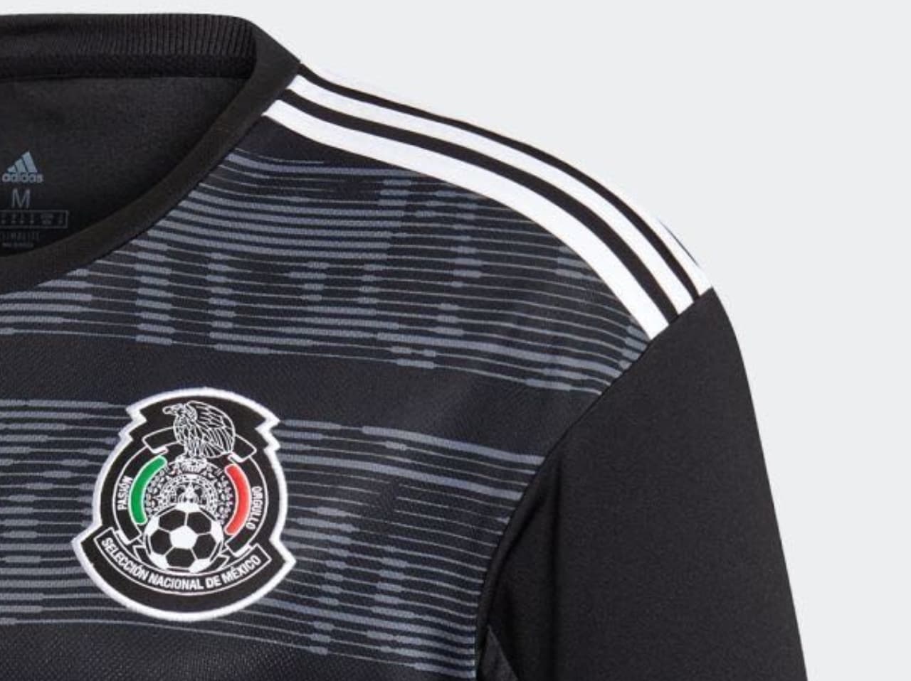 Además, las tres líneas características de la marca alemana que viste al equipo serán blancas y estarán en los hombros.