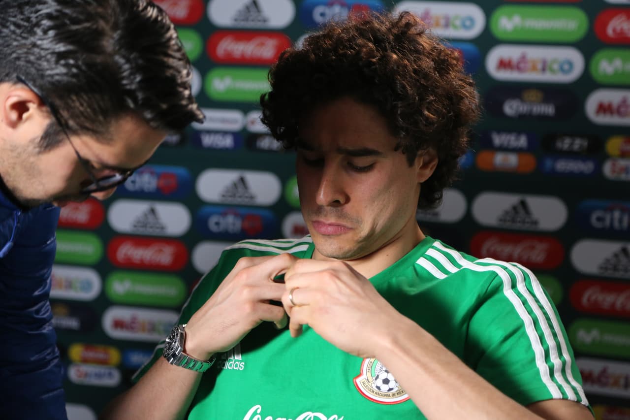 La titularidad de Ochoa podría verse amenazada por la buena actuación de Jesús Corona contra Islandia.