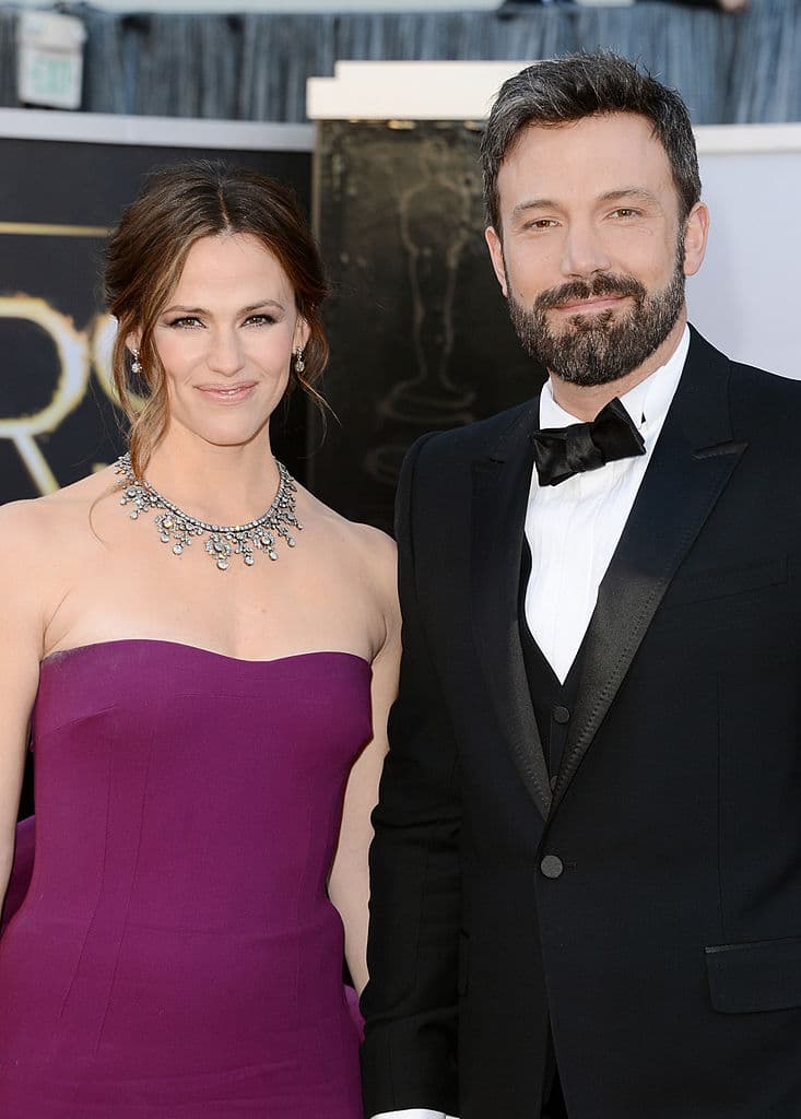 Pero no termina aquí esta historia, Ben Affleck y Jennifer Garner también han sabido llevarse bien por sus hijos. Por lo que la actriz ha llevado con madurez el nuevo noviazgo de su exesposo; como dato curioso, JLo tuvo un cameo en ‘Si tuviera 30’ (2004).