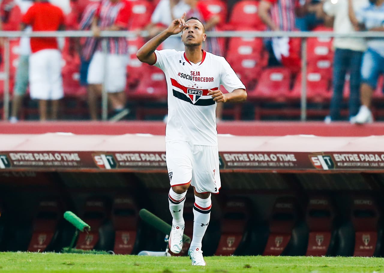 Luis Fabiano anota en su despedida para darle triunfo a Santos