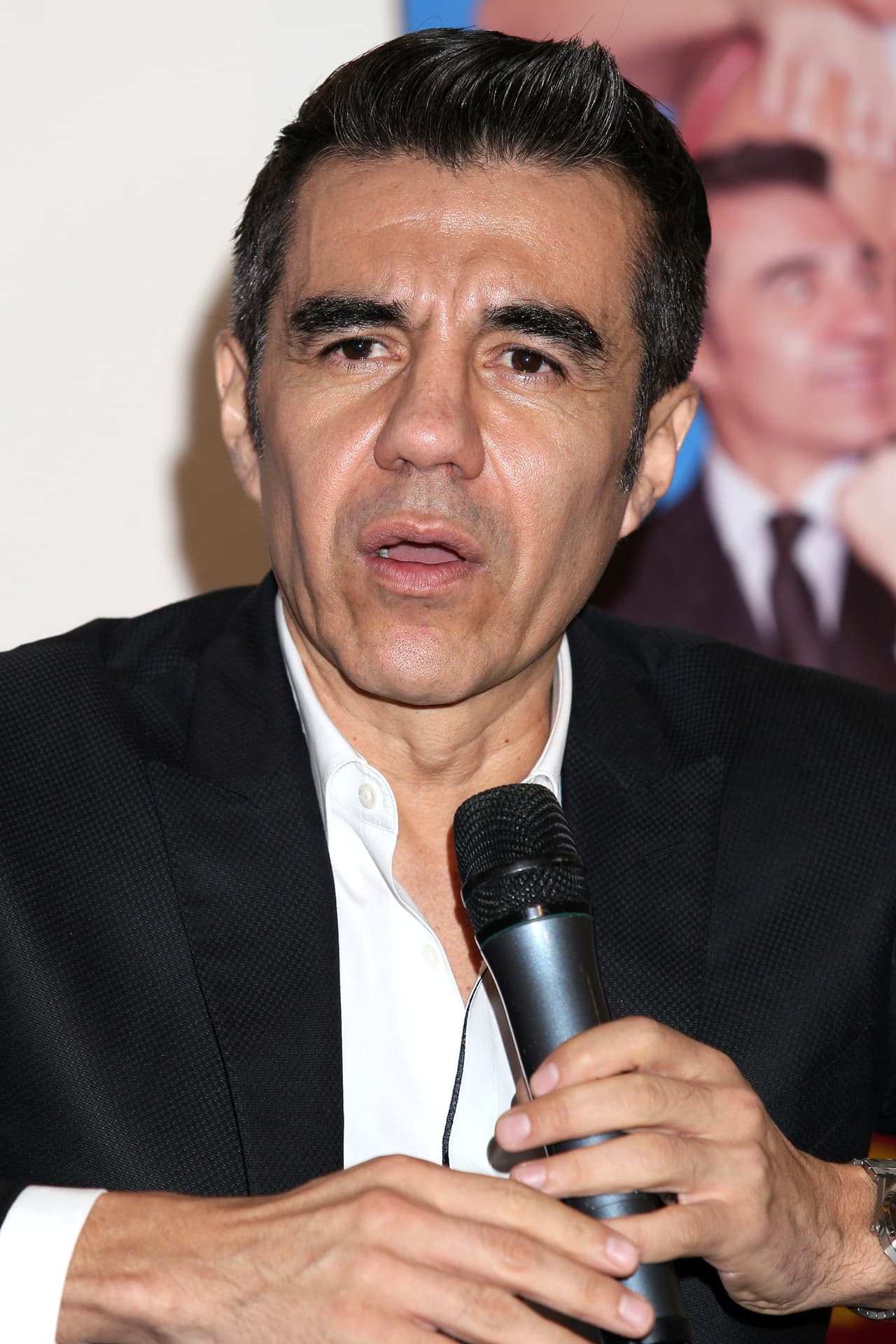 “Nuestro productor Memo del Bosque es bien celoso con su contenido, lo único que les podemos decir es que ‘El Vítor’ se enamora y ahora si va a sentar cabeza”, explicó Adrián Uribe.