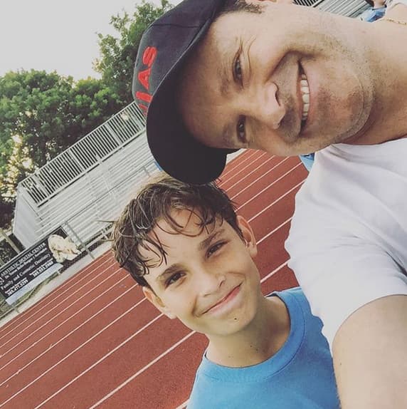 "Estuvo muy sufrido pero Ganamossssss!!!! Bueno yo no mi hijo y su equipo ganaron!!! Hahaha pero como siempre apoyando #papaorgulloso", expresó Alan Tacher. Octubre 15, 2015.