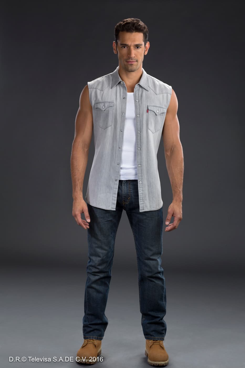 Después lo vimos en ‘Papá a toda madre’, melodrama en el que interpretó a Rodrigo Conde. En esta historia estaba casado con Rafael (Andrés Zuno) y quería ser padre.
<br>