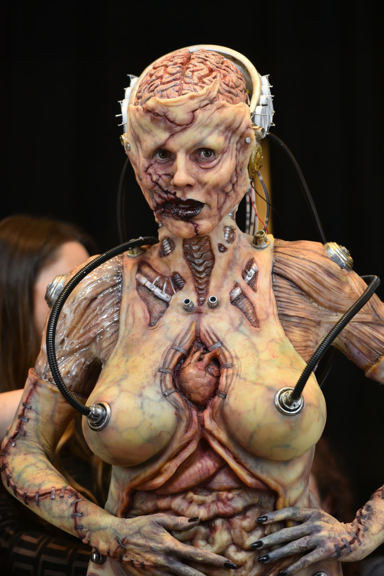 Klum compartió en su cuenta de 
<b><a href="https://www.instagram.com/p/B4U7eWNJ0Pj/" target="_blank">Instagram</a></b> parte del proceso para lograr el disfraz, que implicó más de 13 horas de trabajo y un gran equipo de personas. La transformación la realizó en una tienda Amazon de la gran manzana lo que permitió que transeuntes pudieran apreciar la transformación.