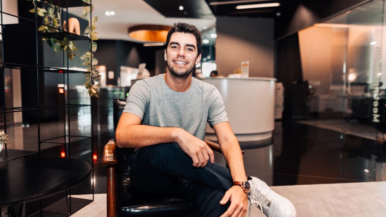 Cristian Arens es un talentoso inversionista y emprendedor peruano de 28 años.