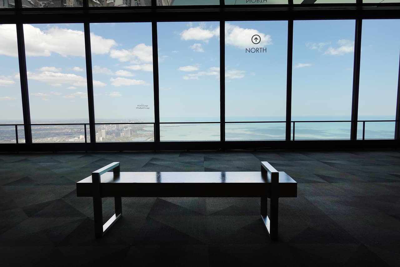 El 360 Chicago Observation Deck, una de las atracciones turísticas más populares de la ciudad, está cerrado desde el 15 de marzo. Ubicado en el piso 94 de la avenida 875 North Michigan (anteriormente John Hancock Center) suele recibir a medio millón de visitantes al año.