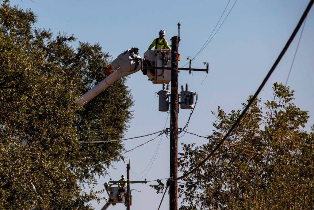 PG&E corta la energía a miles de residentes en el centro y norte de California