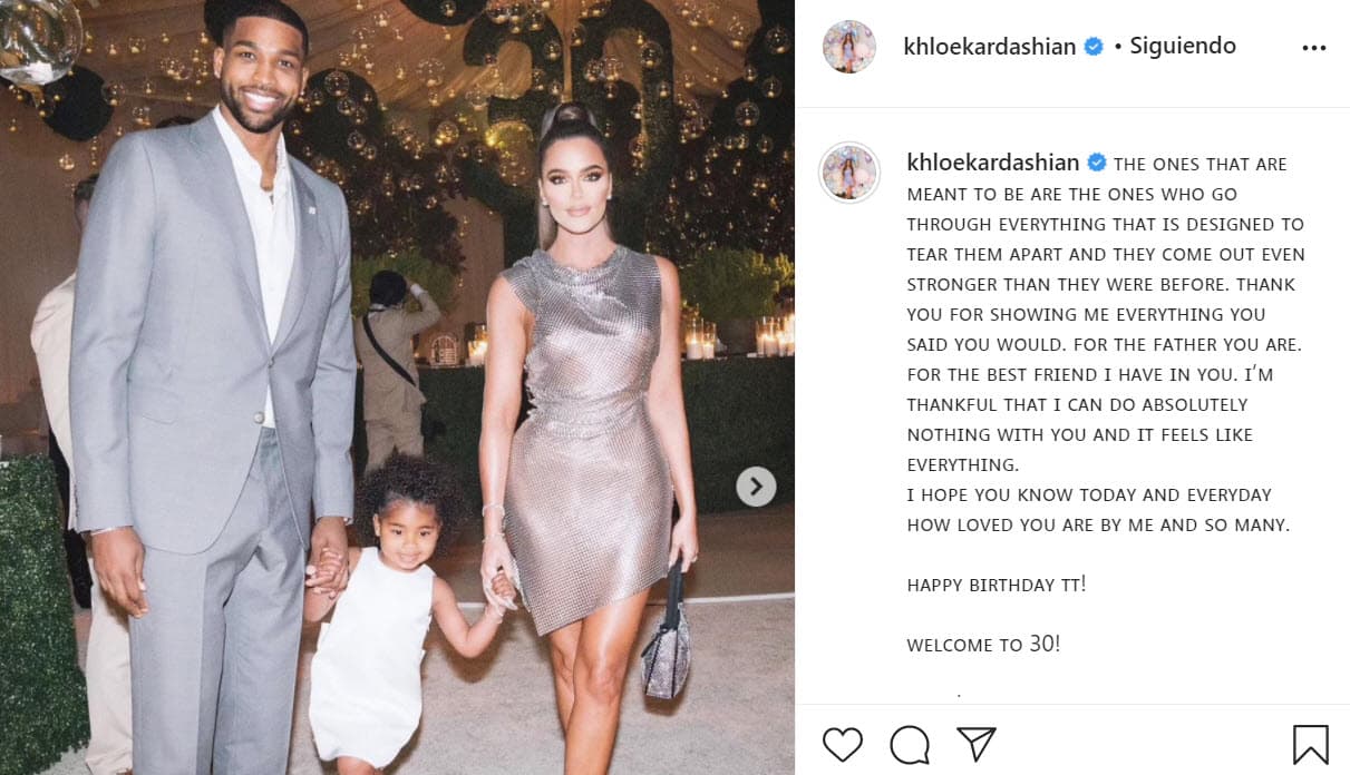 El pasado 13 de marzo, Khloé Kardashian le dedicó al basquetbolista un cariñoso mensaje con motivo de su cumpleaños 30 y para muchos significó la confirmación oficial de que estaban juntos de nuevo como pareja. La empresaria lo compartió junto con
<b><a href="https://www.instagram.com/p/CMXL0HCheBD/?igshid=5g8ovq9hbbng" target="_blank"> fotos de la fiesta a la que acudió junto con su hija. </a></b>
<br>