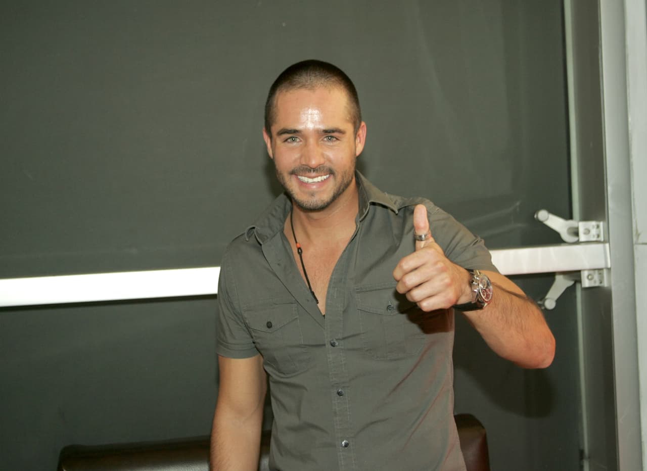 “Miro atrás y
<b>me siento agradecido por todo lo que he pasado</b>, por todo lo que me he tocado vivir porque también todo eso me ha hecho la persona que soy en este momento y amo mi trabajo, amo mi carrera, amo llegar a la gente, a sus casas, llevar un mensaje, ya sea por la televisión o por las redes”, expresó.
<br>