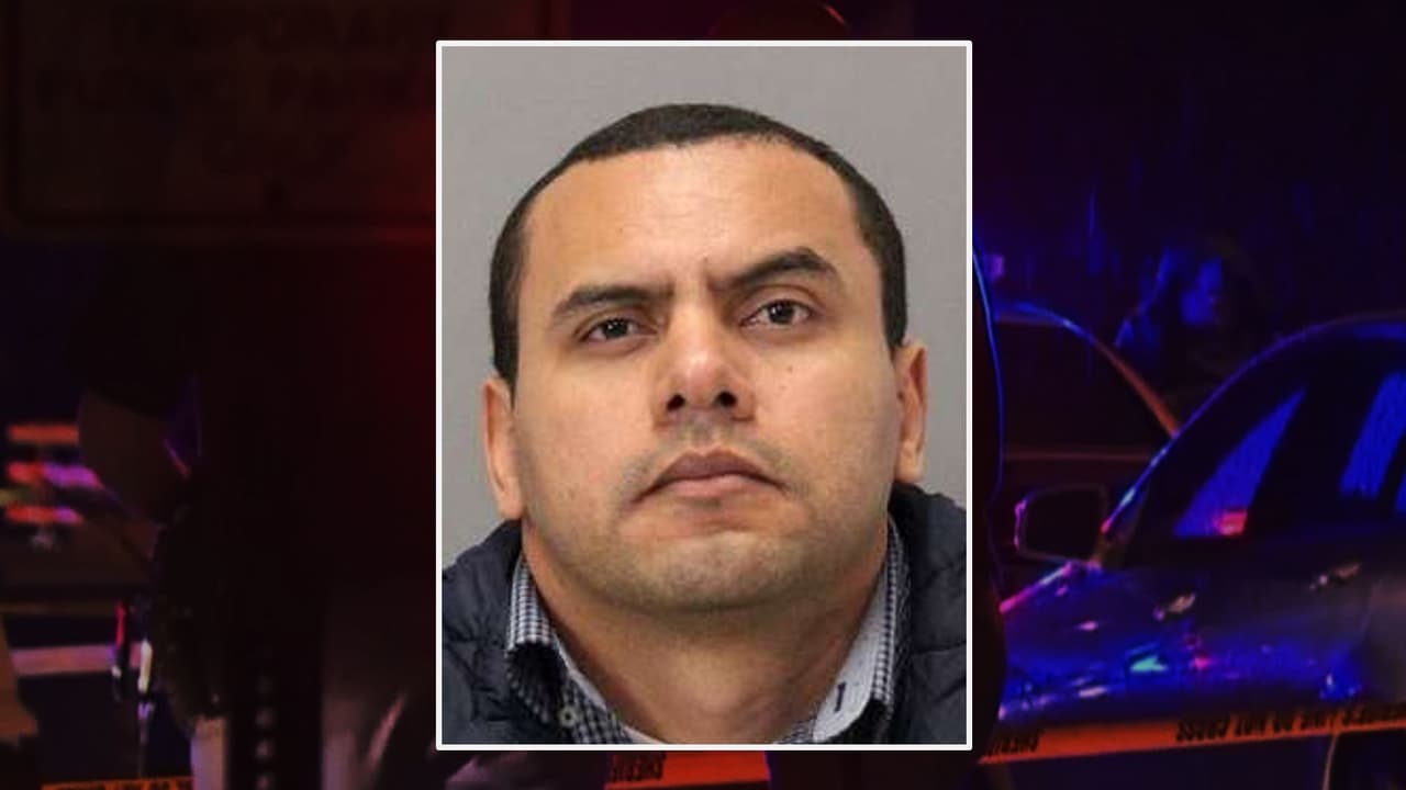 <b><a href="https://www.univision.com/local/san-francisco-kdtv/arrestan-a-maestro-de-espanol-en-san-jose-por-tener-sexo-con-una-menor-en-su-salon" target="_blank">Ricardo Chavarría</a></b>, de 37 años, daba clases de español en Pioneer High School en la ciudad de San José. Las autoridades lo arrestaron el 22 de enero de 2019 y dijeron que durante dos meses, a finales de 2018, el acusado tuvo relaciones sexuales con una adolescente de 17 años dentro de un salón de clases de la preparatoria.