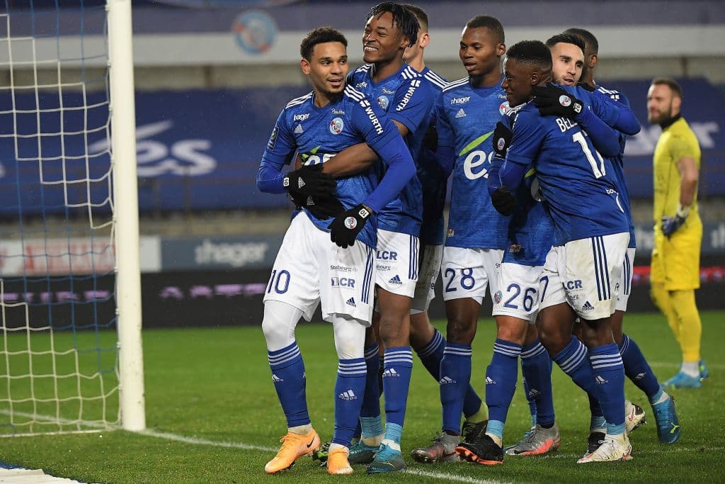 Racing de Estrasburgo recibió y goleó 5-0 al Nimes Olympique. Los visitantes son últimos en la tabla de posiciones con sólo 12 unidades.