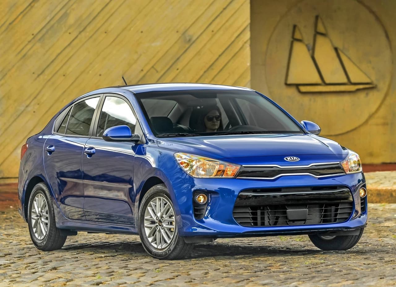 <h3 class="cms-H3-H3"><b>5. Kia Rio</b></h3>
<br>
<ul>
<li><b>Precio promedio de una unidad usada en noviembre 2021:</b> $16,135</li>
<li><b>Diferencia en dólares comparado a noviembre 2020:</b> $4,790</li>
<li><b>Diferencia porcentual comparado a noviembre 2020:</b> 42.2%</li>
</ul>