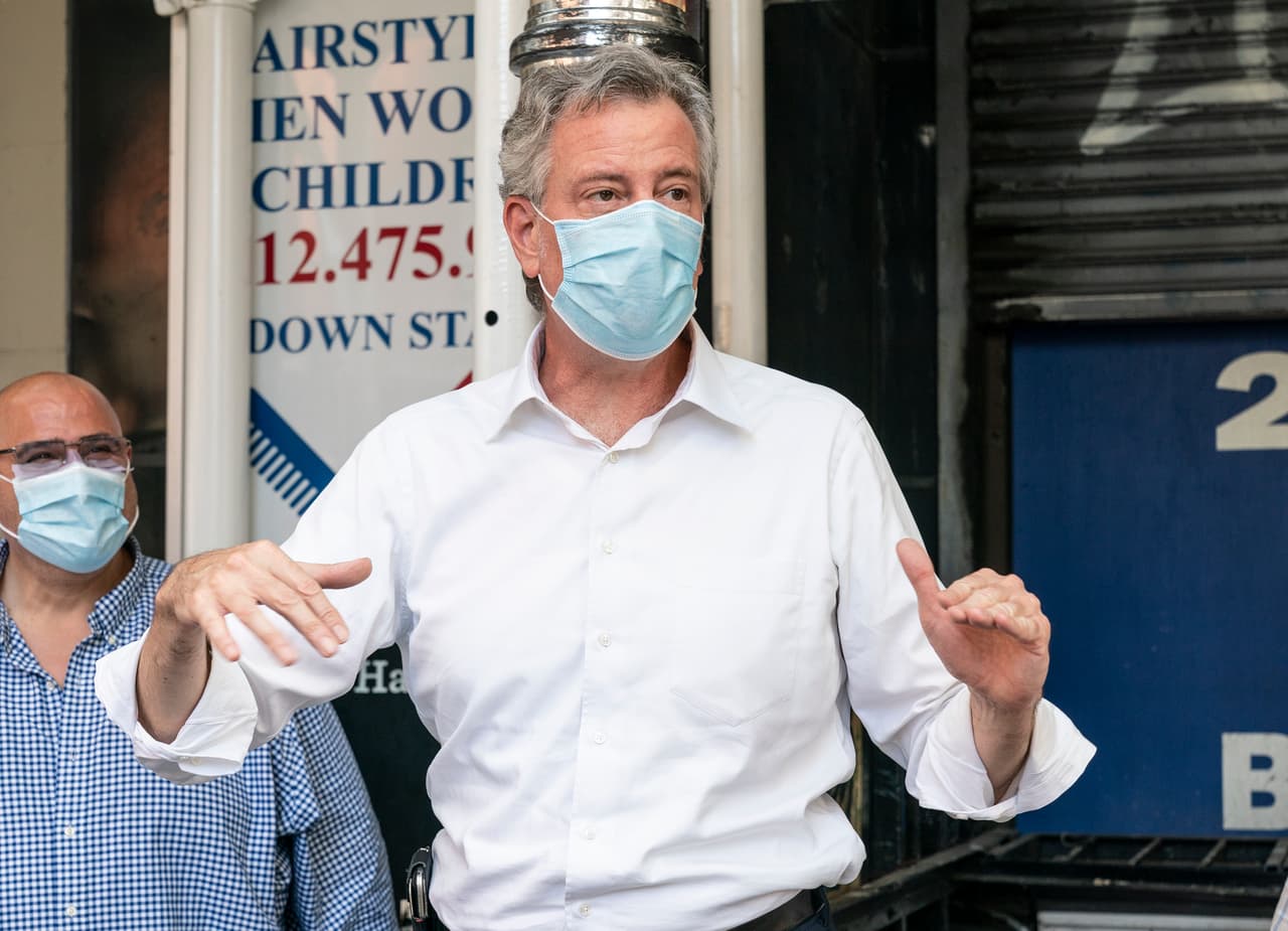 Se espera que de Blasio anuncie nuevos mandatos sobre uso de mascarilla para NYC