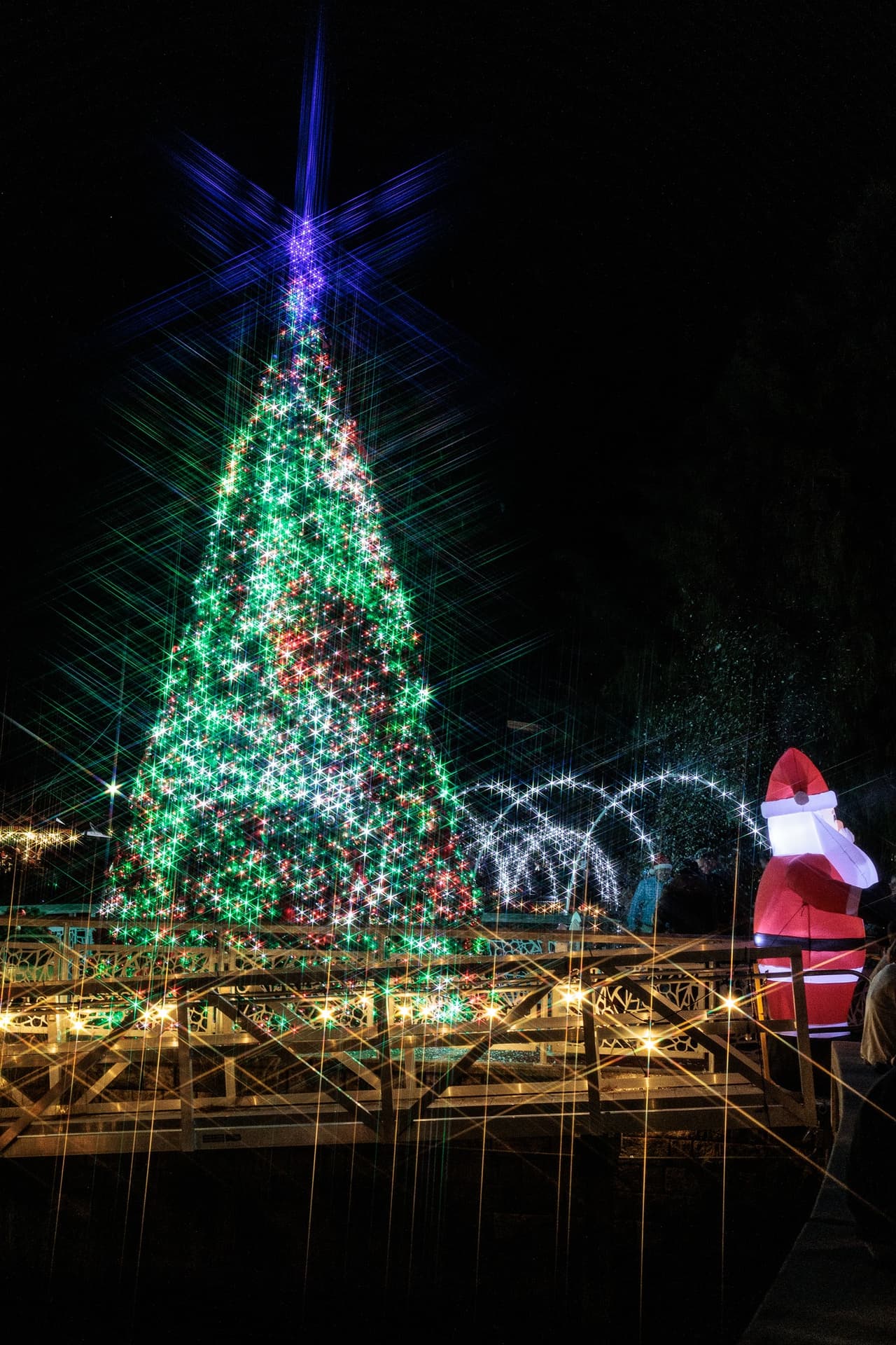 <h3 class="cms-H3-H3"><b>Condado Seminole</b></h3>
<br>
<br>
<b>Oviedo’s Tree Lighting Celebration </b>
<br>
<b>Fecha:</b> 30 de noviembre de 2023
<br>
<b>Lugar:</b> Center Lake Park
<br>
<b>Sitio web</b>: 
<a href="https://www.cityofoviedo.net/652/Tree-Lighting-Food-Trucks-and-Santa">https://www.cityofoviedo.net/652/Tree-Lighting-Food-Trucks-and-Santa</a> 
<br>
<br>Evento que contará con personas festivos, camiones de comida y que culminará con la iluminación del árbol de la ciudad.