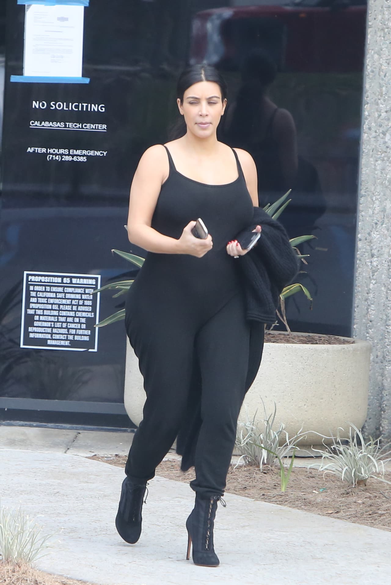 Tal vez la diva debería optar por unos zapatos más cómodos.