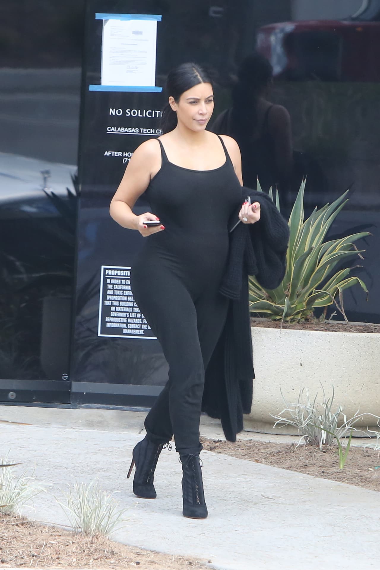 Pero por nada se baja de los tacones.