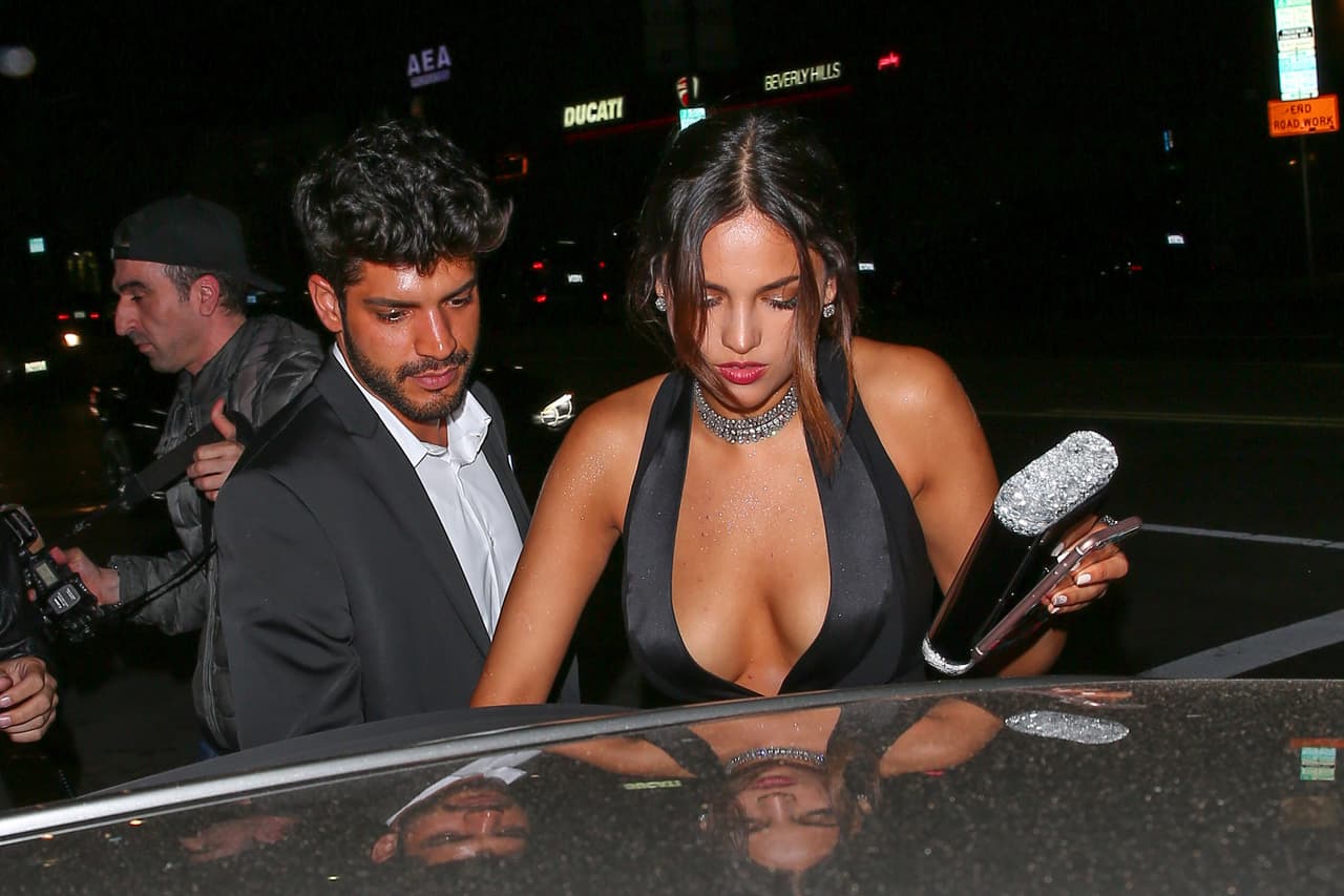 Y luego, en mayo de 2016, volvió a la moda "braless".