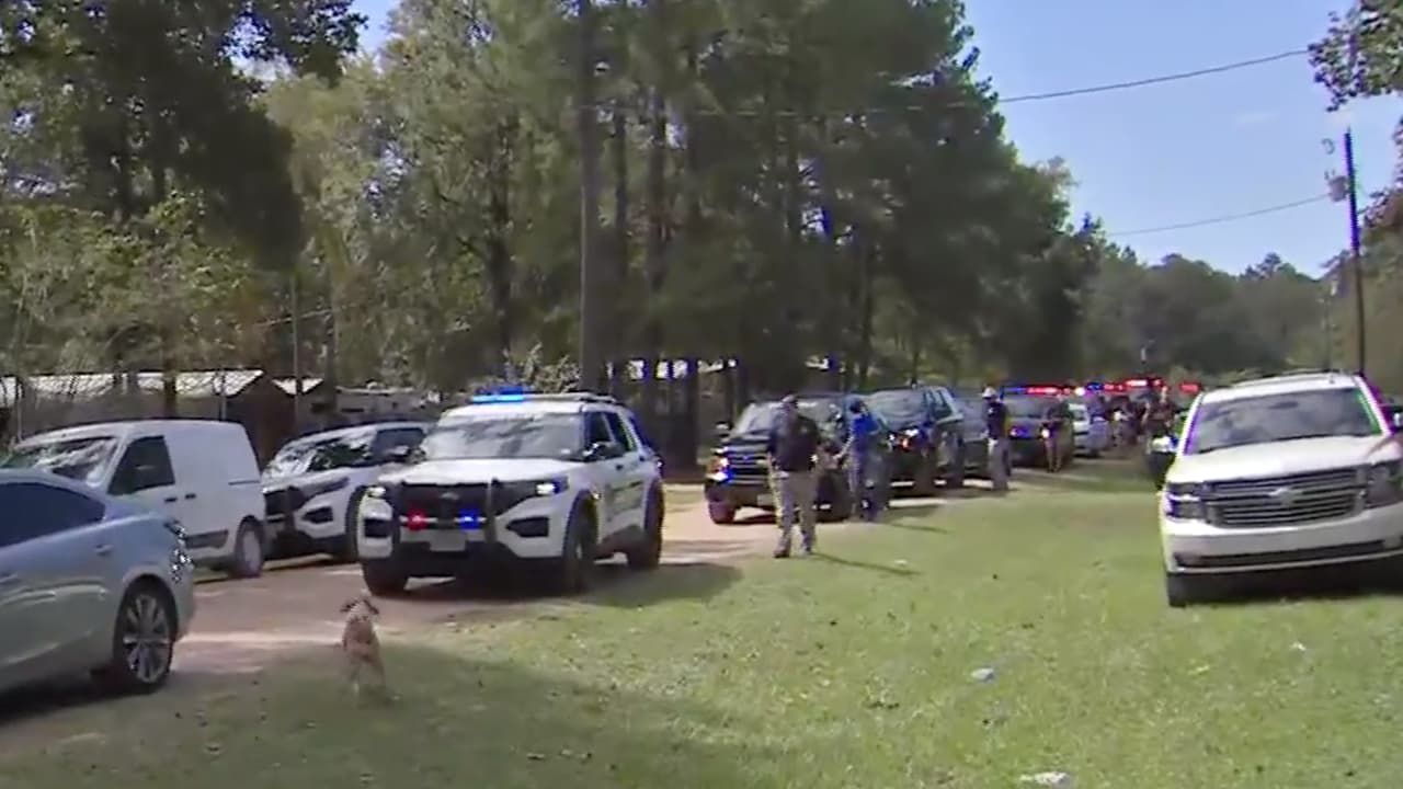 En su hogar lo esperaban decenas de personas, entre ellos su familia, gente que participó en la búsqueda y medios de comunicación. El menor estuvo internado para ser evaluado y 
<b><a href="https://www.univision.com/local/houston-kxln/christopher-ramirez-familia-encuentran-hospital-condado-grimes-houston-texas">de acuerdo con su abuelo</a></b>, para tratarle una infección leve del riñón.