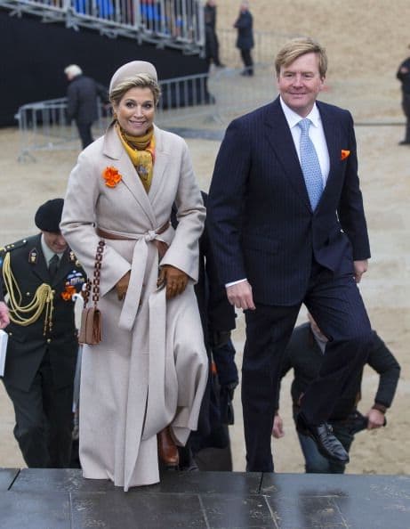 La llegada de Guillermo-Alejandro, de 47 años, al trono comenzó el 28 de enero de 2013 cuando la entonces reina Beatriz, a punto de cumplir 75 años y con 33 de reinado, anunció su abdicación.