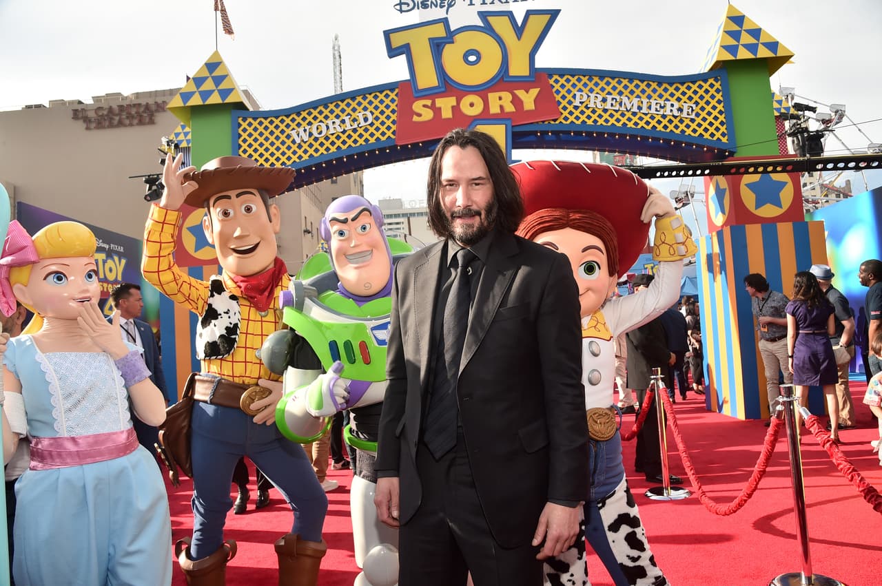 Y en el otro lado de la balanza, Keanu es parte del reparto de 'Toy Story 4' película que tendrá su estreno mundial el próximo 21 de junio.