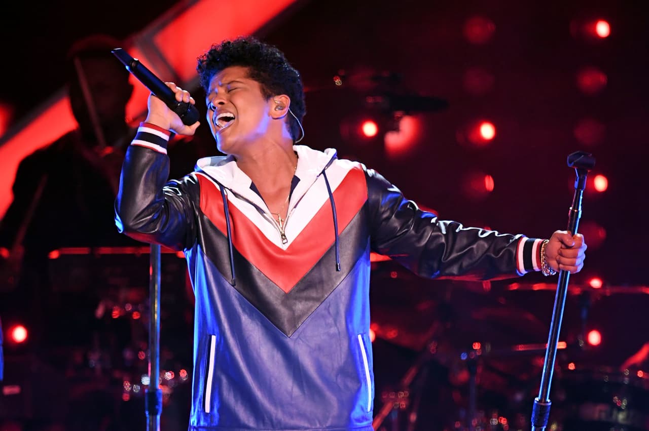 Bruno Mars pasó una noche en prisión por consumo y posesión de drogas en Las Vegas, en el 2010.