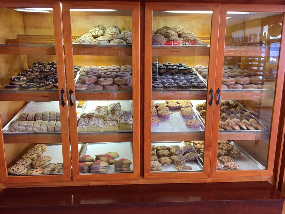 <b>Panadería Artesanal</b>
<br>
<b>Dirección</b>: 4011 Capital Blvd. Raleigh, NC
<br>
<b>Teléfono</b>: (919) 977-6959
<br>
<b><a href="https://www.yelp.com/map/panaderia-artesanal-raleigh">Cómo llegar</a></b>
<br>
<br>Panadería que ofrece productos de la cocina mexicana, latinoamericana y hasta tortillas.