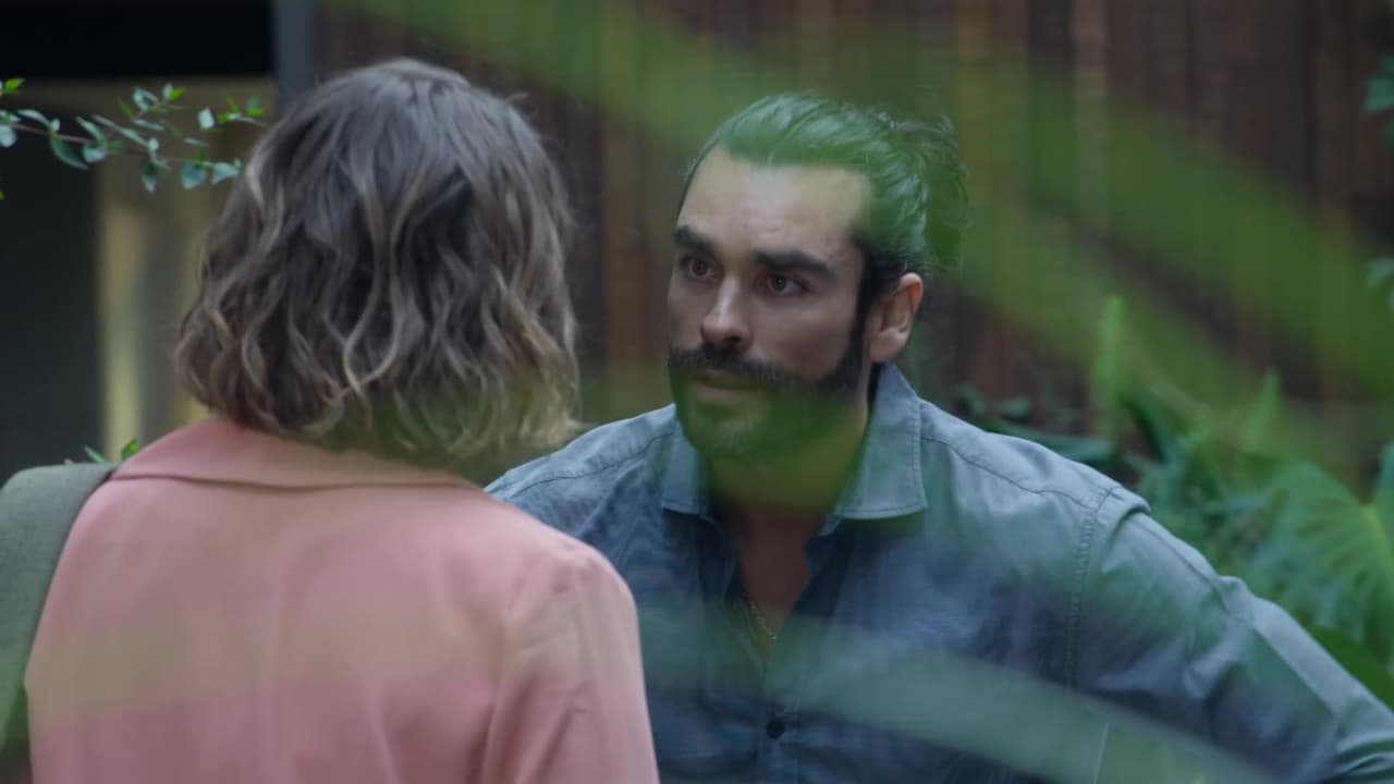 En cuanto tuvo oportunidad, José Carlos alertó a Leonora del peligro que podría correr en casa de los Larios, pues sabe bien que tanto Catalina como Alejandro solo la quieren para que conciba al hijo que les dará acceso a la fortuna de la familia.