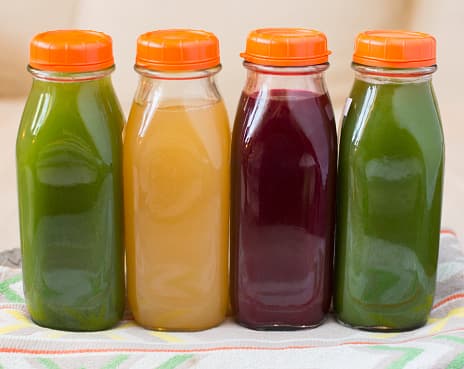 <b>Jugos.- </b>El jugo de frutas y refrescos que no sean artesanales y se encuentren sellados herméticamente en su envase original. 
<br>