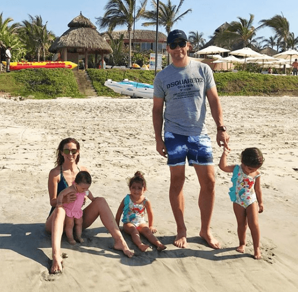 Con la publicación de esta imagen a principios de mayo, la actriz compartió con sus seguidores que ella y su familia se encontraban de viaje en Punta Mita en Nayarit, México.