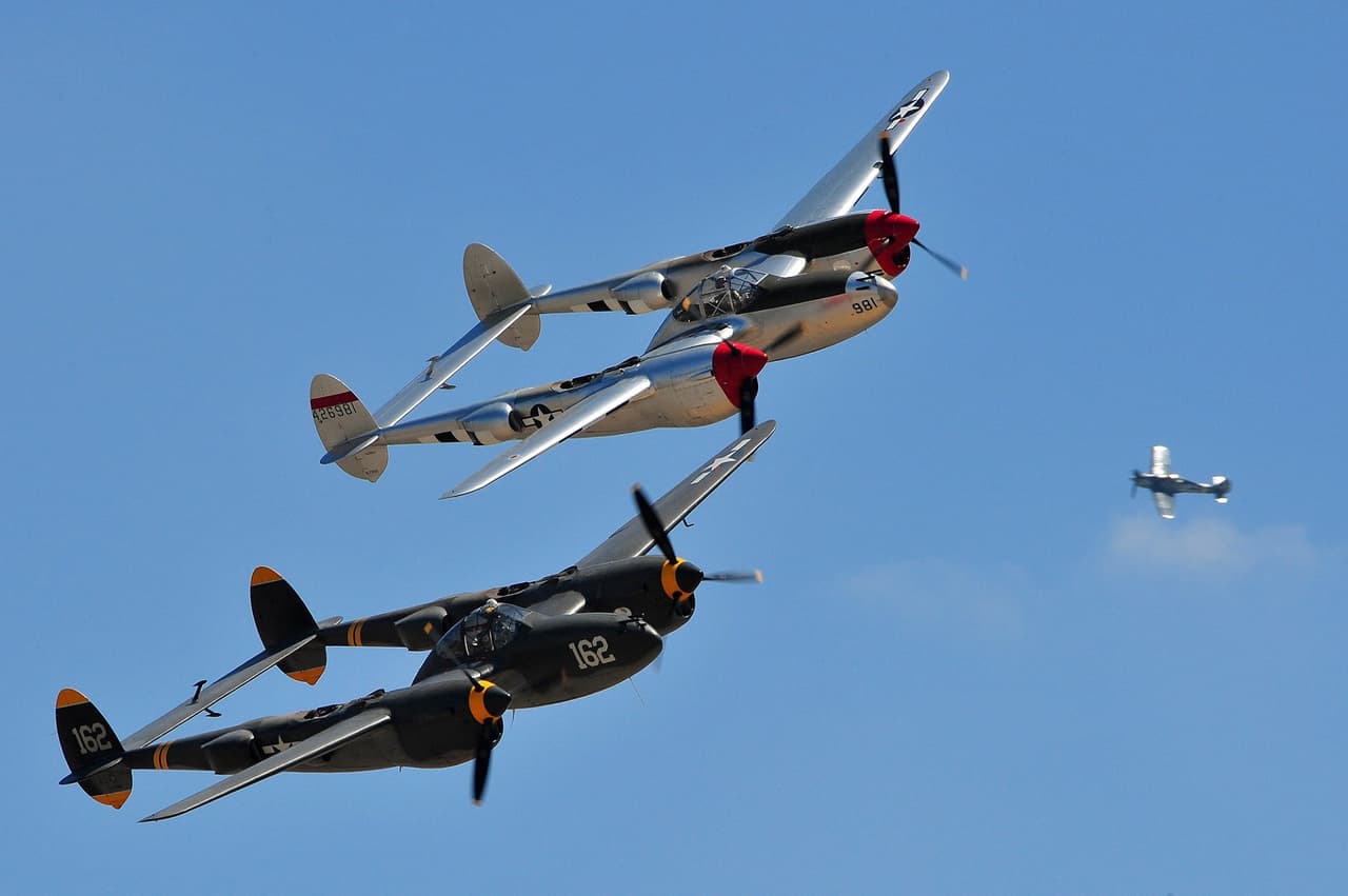 Las naves de la organización 
<a href="https://ddaysquadron.org/" target="_blank">D-Day Squadron</a> volaron por 60 minutos y recorrieron 20 puntos de la región, durante "Operation Socal Strong".