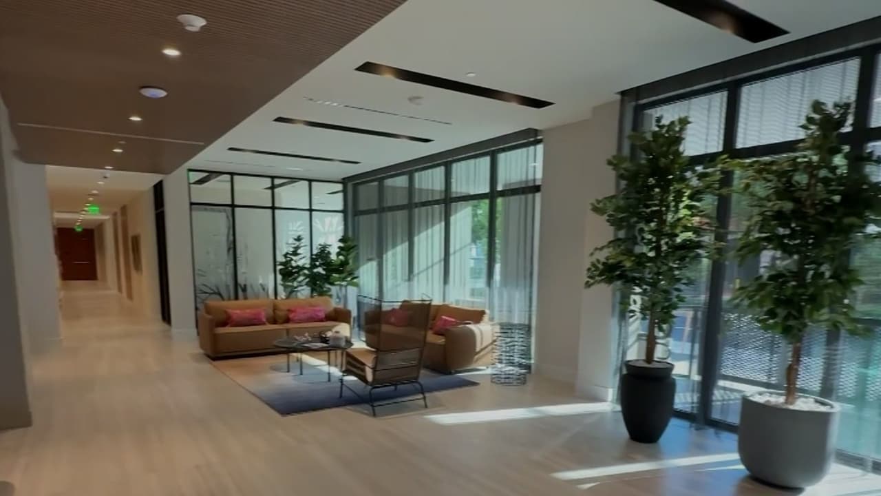 Entregan edificio de renta asequible en la Pequeña Habana