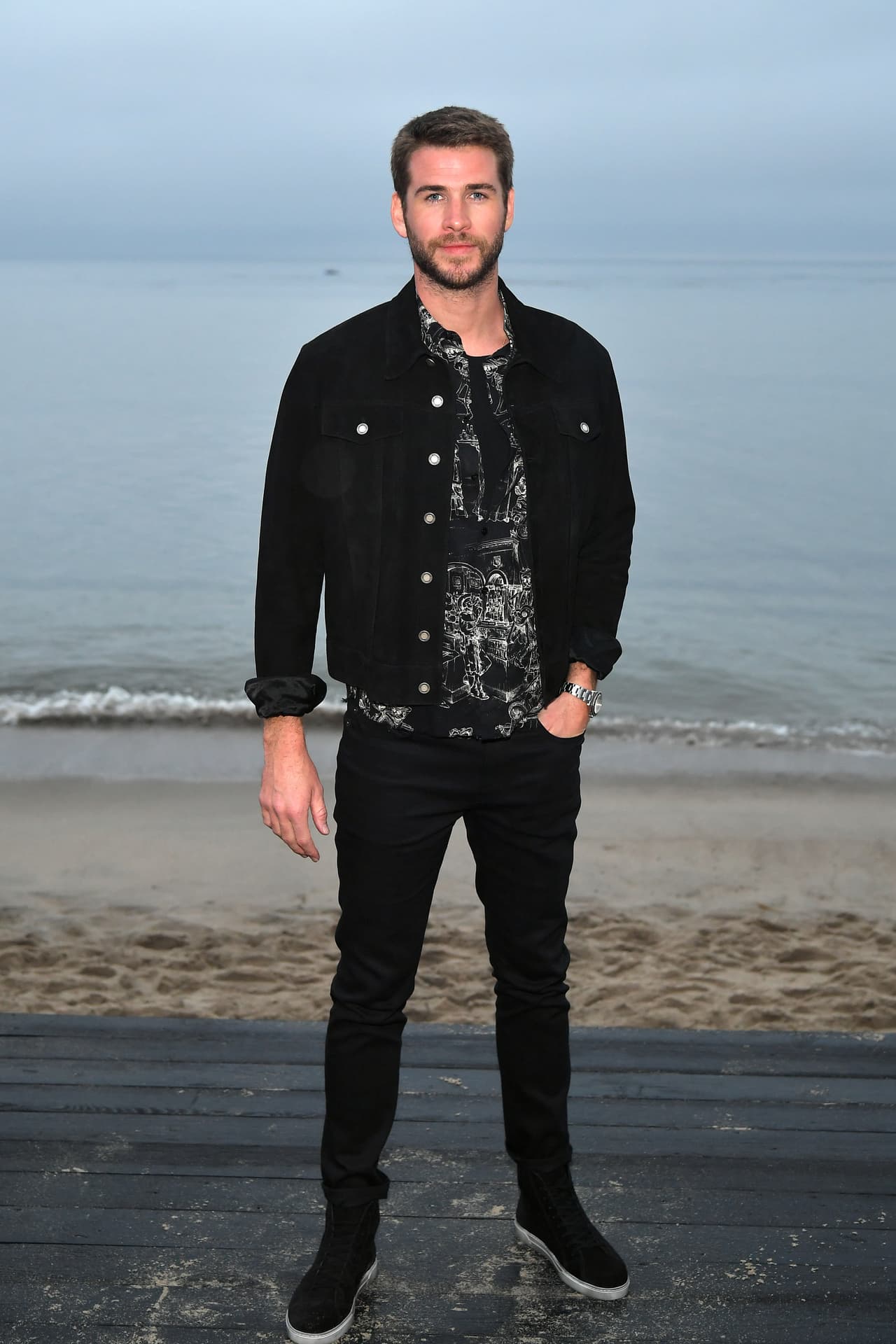 "Pero lo lleva bien, es un chico fuerte y se merece lo mejor, creo que se 
<b><a href="https://www.univision.com/famosos/revelan-supuesto-motivo-que-orillo-a-liam-hemsworth-a-presentar-la-demanda-de-divorcio-en-contra-de-miley-cyrus-fotos" target="_blank">merece mucho más</a></b>", agregó.
<br>