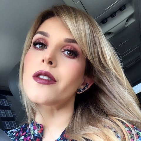 El color negro, en este mismo estilo, luce súper cool.