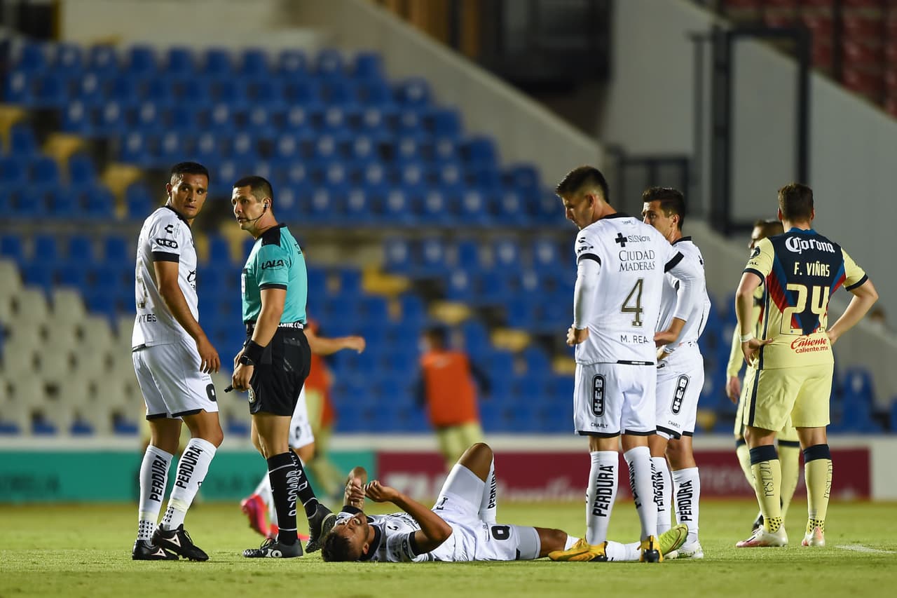 Richard Sánchez pierde la cabeza y con un ridícula falta se hace expulsar y deja al América con 10 hombres.