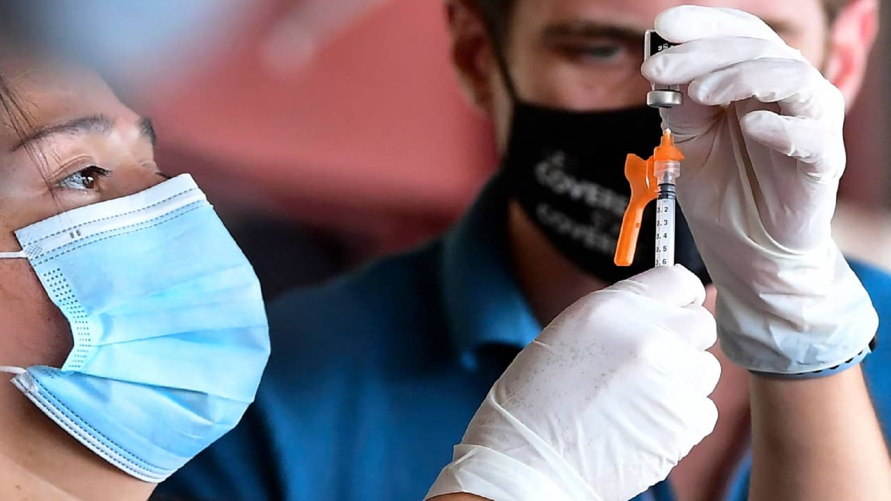 ¿Es necesaria una tercera dosis de la vacuna de Pfizer? Esto es lo que dicen médicos en Arizona