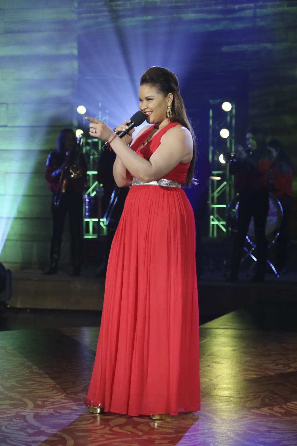 La participante probó un nuevo estilo musical con una canción de la Banda MS, demostrando que podía dominar más de un género.