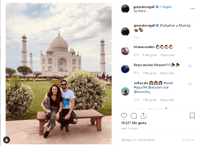 La visita obligada al monumento los llenó de felicidad, pues ambos hermanos aparecen muy sonrientes en las imágenes que compartieron.