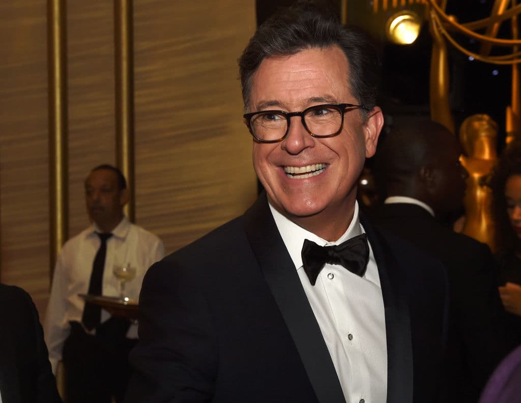Stepehn Colbert, presentador de The Late Show With Stephen Colbert, el cual se produce en NYC, dijo en su programa: "Permítanme decir algo como observador objetivo:
<b>nunca está bien golpear a un comediante".</b>