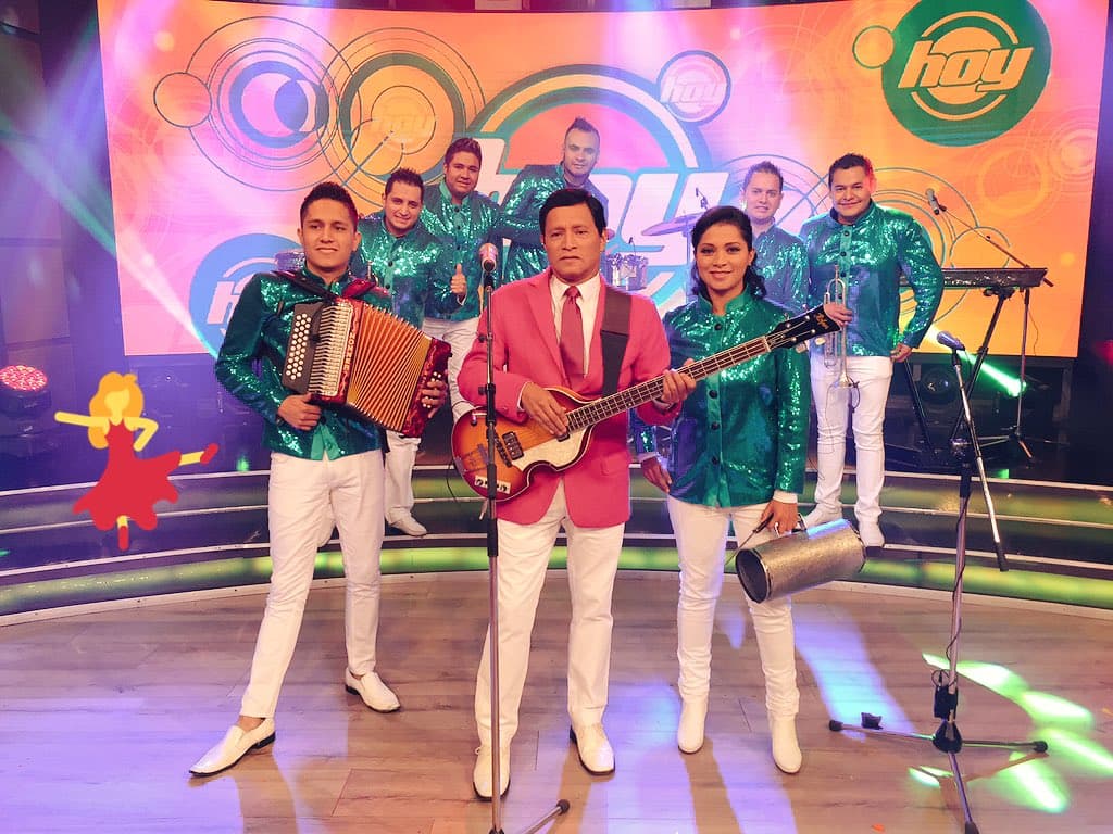 El rey de la cumbia sonidero, Alberto Pedraza, nos puso a bailar con el ritmo de su sencillo "Cumbia verdurosa".