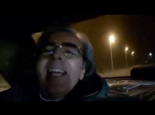 “Música de bienvenida en Teherán, Irán. 
<a href="https://www.youtube.com/watch?v=L17I1Zp8v0E" target="_blank">‘Arezoomeh’, canta Mansour</a>. ¡Cantándole a la vida!”, refirió Lorenzo. 
<br>