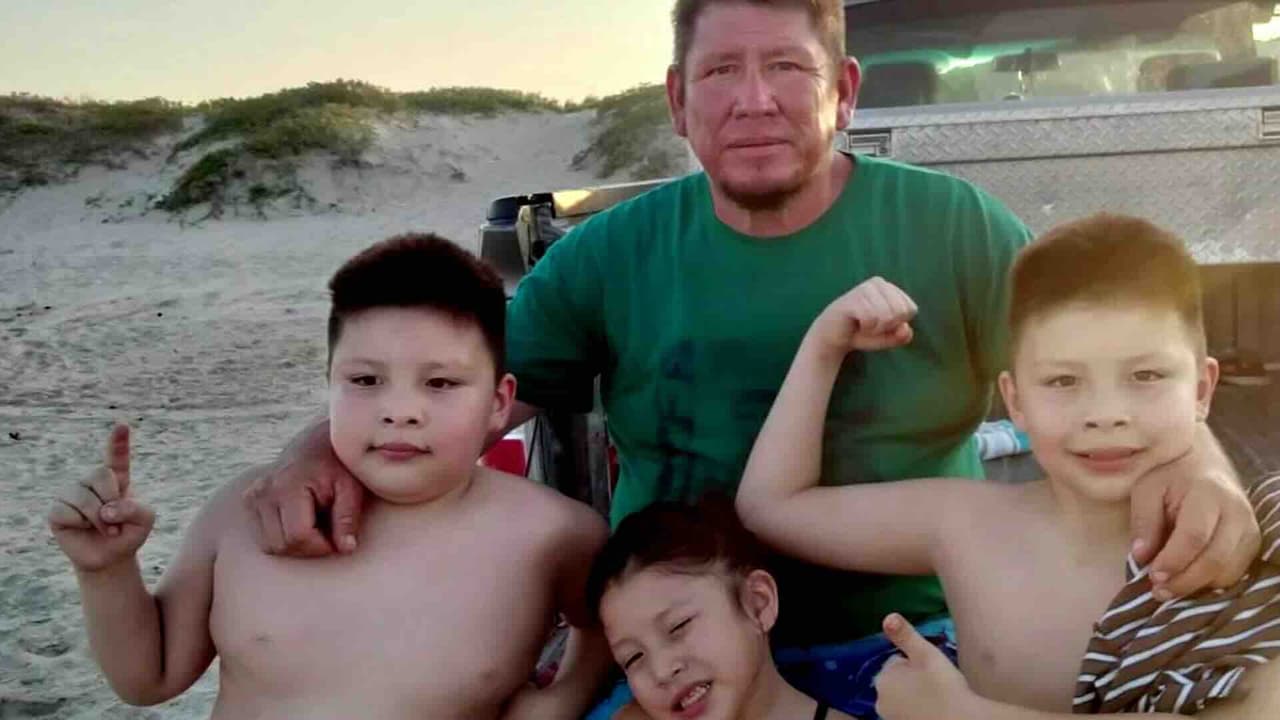 Migrante enfermo permanece detenido por ICE y su familia pide ayuda