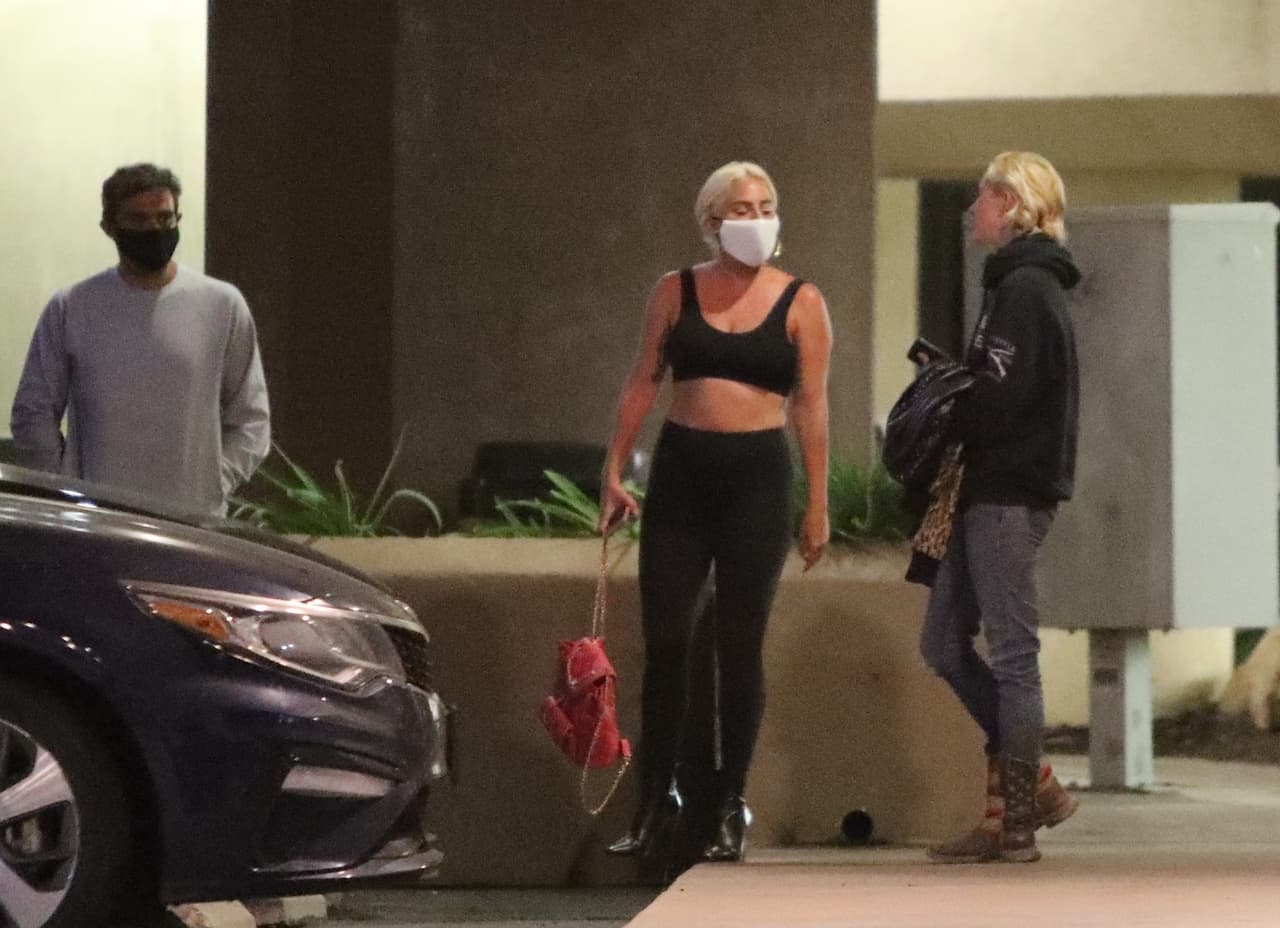 "(Le dije) 'mi mejor amigo en la escuela secundaria era un gran admirador tuyo. Y tú eres la razón por la que realmente se acercó él a mí. Y sus primeros cinco tatuajes están todos dedicados a ti'". 
<br>